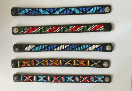 Armband leer met kraaltjes