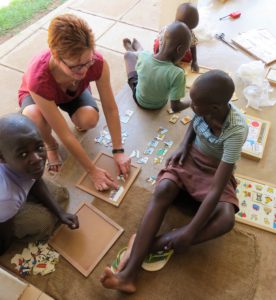 img_6134-lisanne-legt-de-puzzels-uit-st-clare